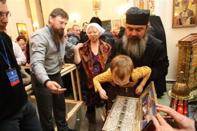 Черга до Поясу Пресвятої Богородиці - дві доби чекання і 500 госпіталізованих