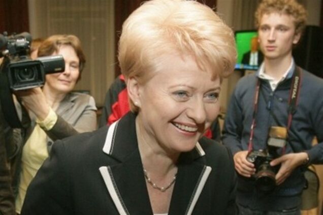 Литовського президента намагалися нагодувати українським сиром