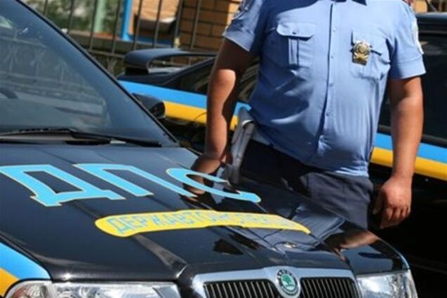 У Миколаєві міліцейський автомобіль збив дівчину