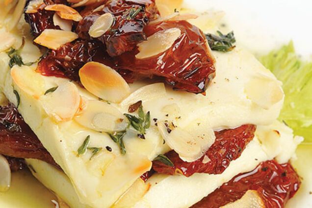 Фета запеченная с помидорами