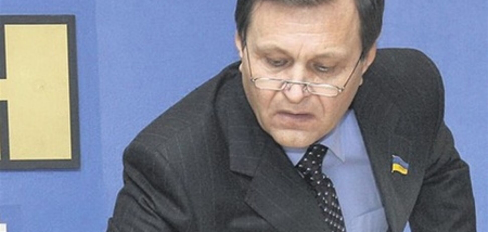 Помічника Ландіка, який побив даішника, амністували