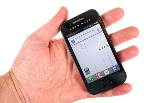 Как «вживую» выглядит смарфтон от Samsung и Hugo Boss. Фото