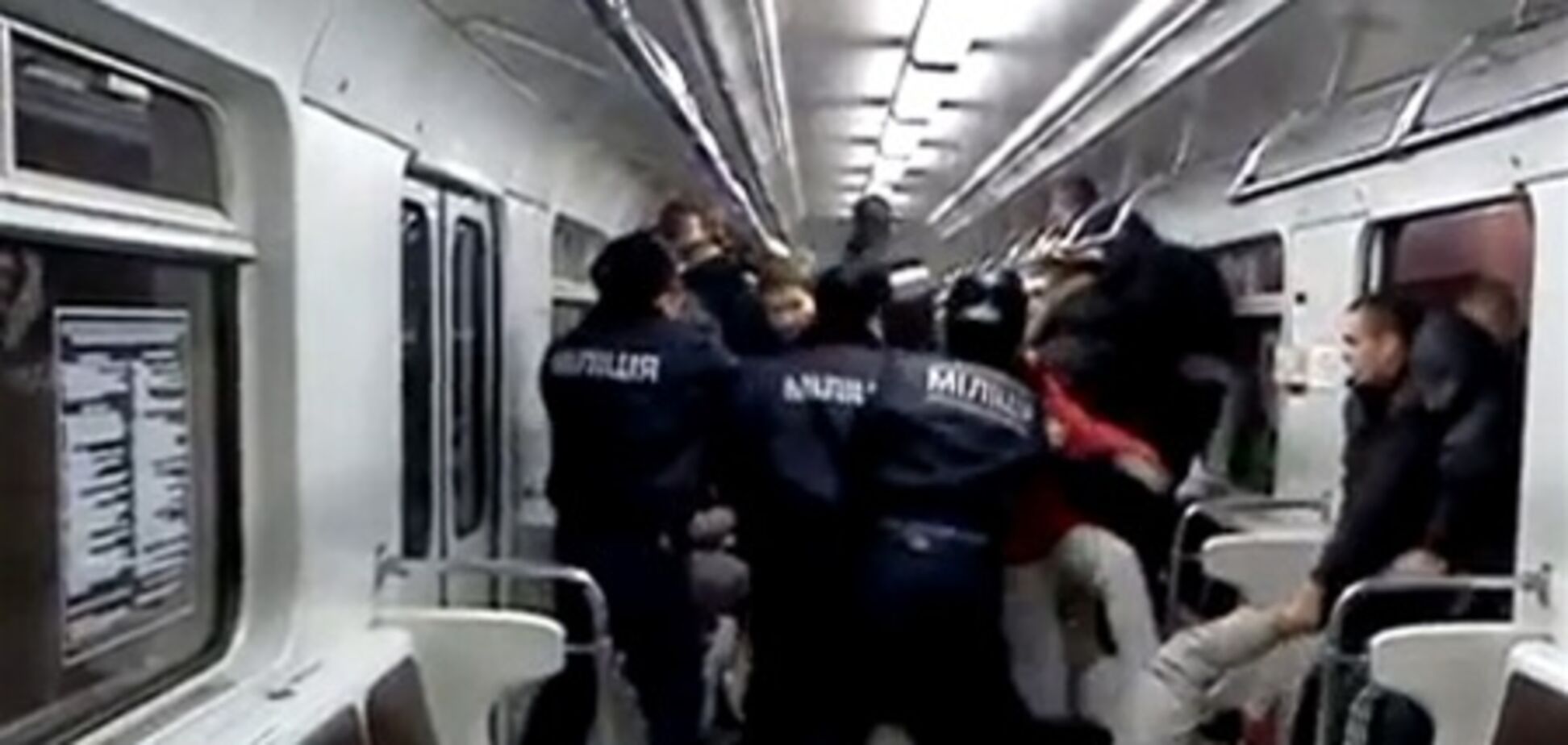 Массовая драка в метро: пострадавшие отказались писать заявление. Видео