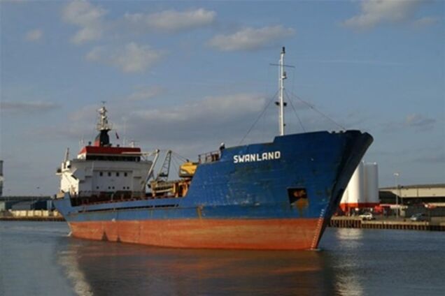 Российских моряков, чье судно затонуло у берегов Уэльса, найти не удалось