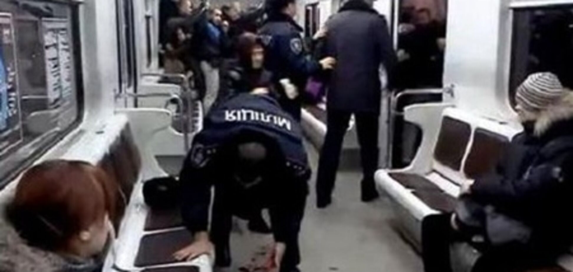 Сталася масова бійка фанатів у столичному метро. Відео