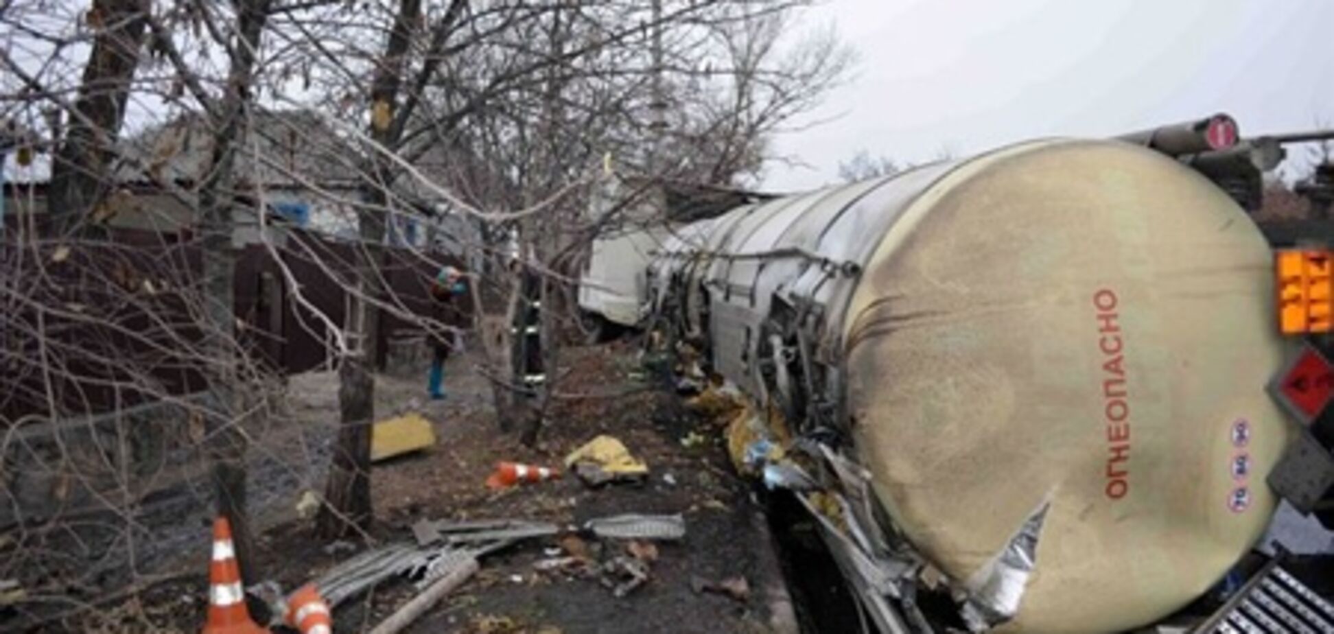 У Макіївці розбилася автоцистерна з сольвентом. Фото