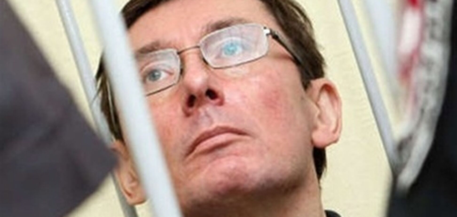 Водієві Луценка стало зле на суді: викликали 'швидку'