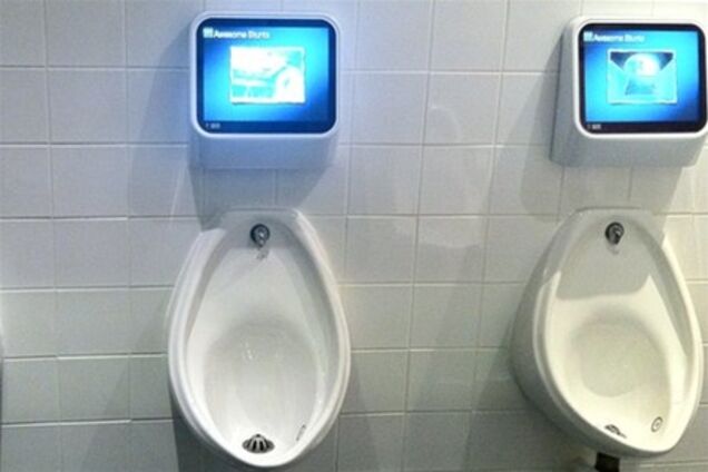 Для чоловіків створили пісуари з вмонтованими іграми. Відео