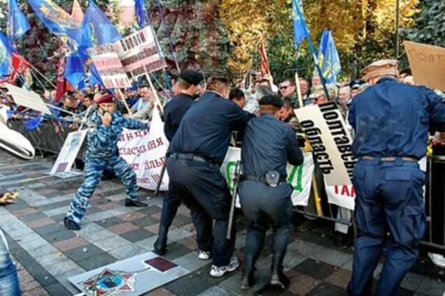 Під час сутички біля ВР зазнав травм боєць 'Беркута'