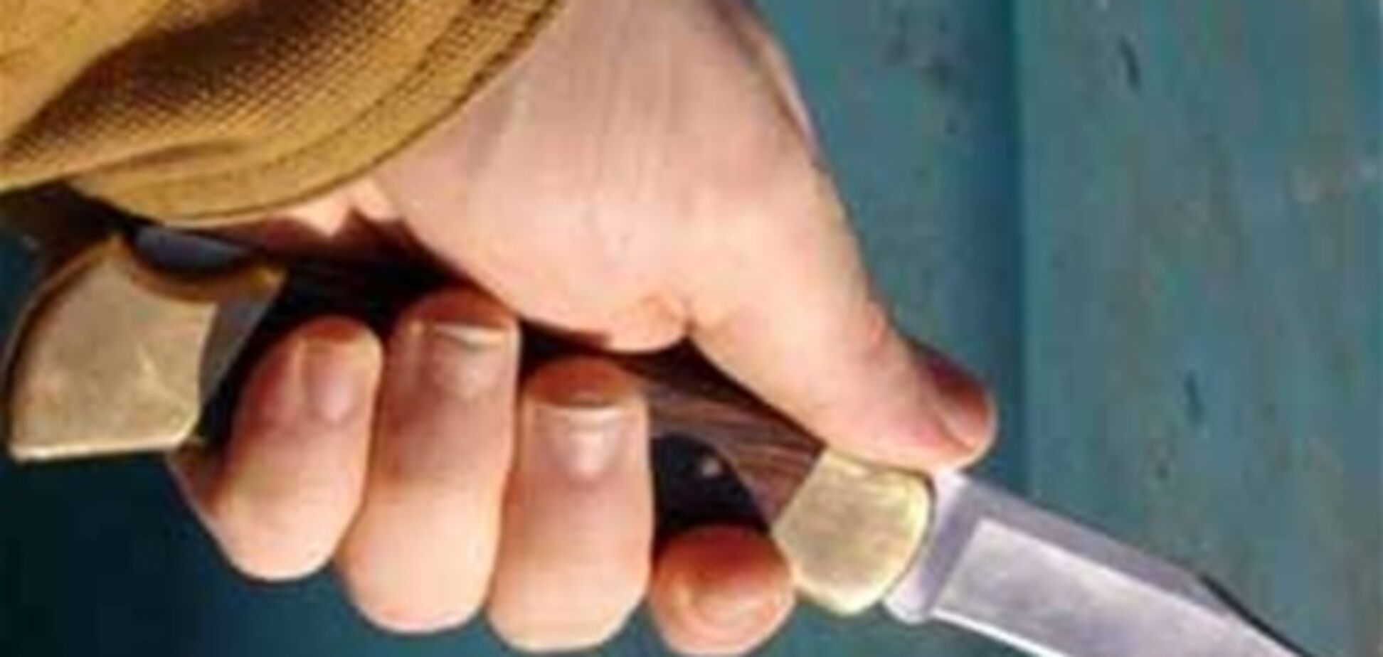 У Чернівцях 15-річний хлопець встромив ножа в спину однокласника