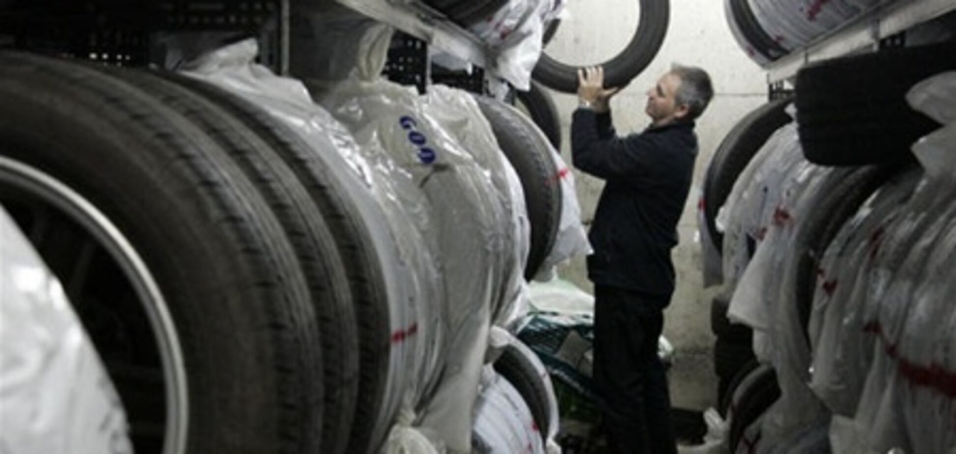 Спекулянты подняли цены на зимнюю резину
