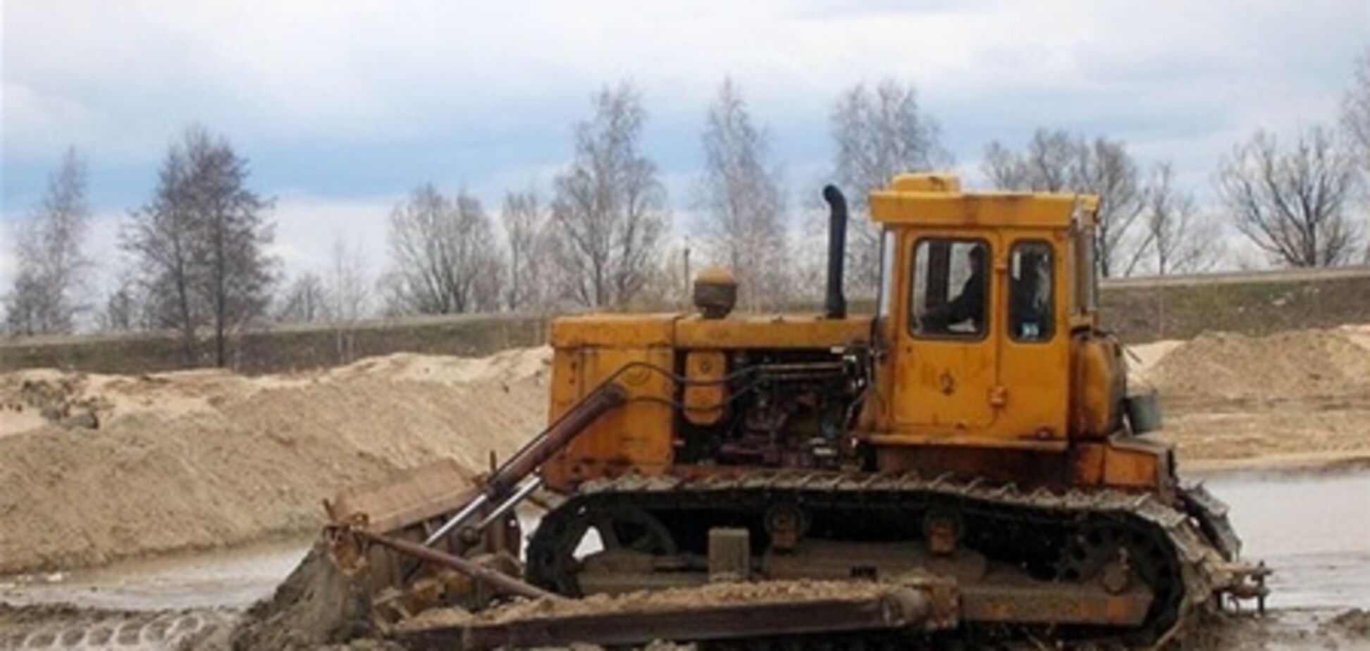 В Киеве угонщики покусились на 16-тонный бульдозер