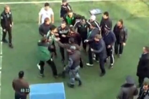 Опубликовано видео жестокого избиения футболиста в чемпионате России
