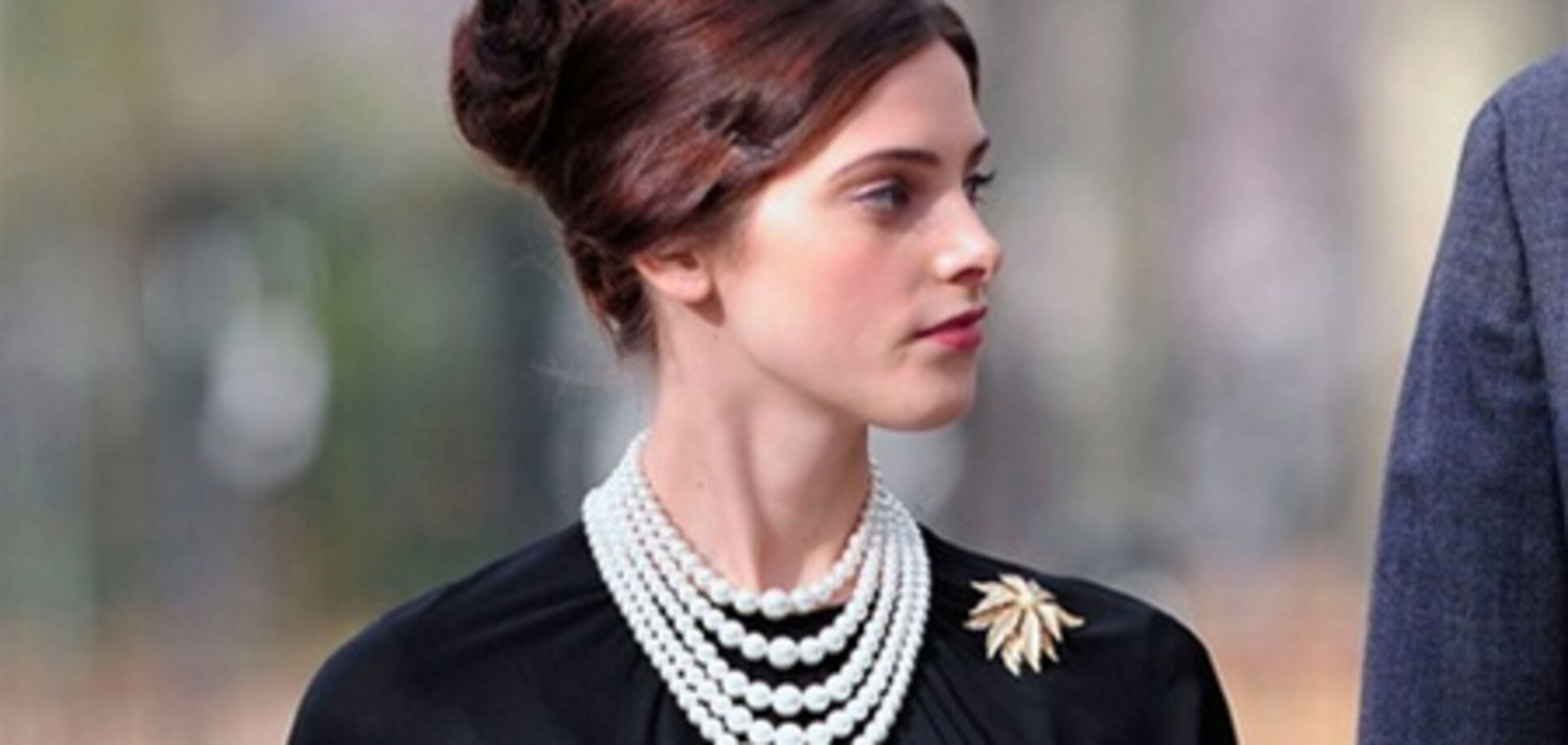 Эшли Грин ради съемок надела на себя груди-убийцы