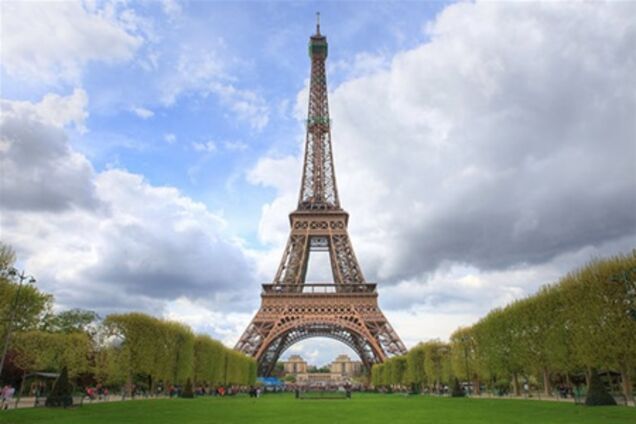 Ейфелева вежа стане 'найбільшим деревом' Землі