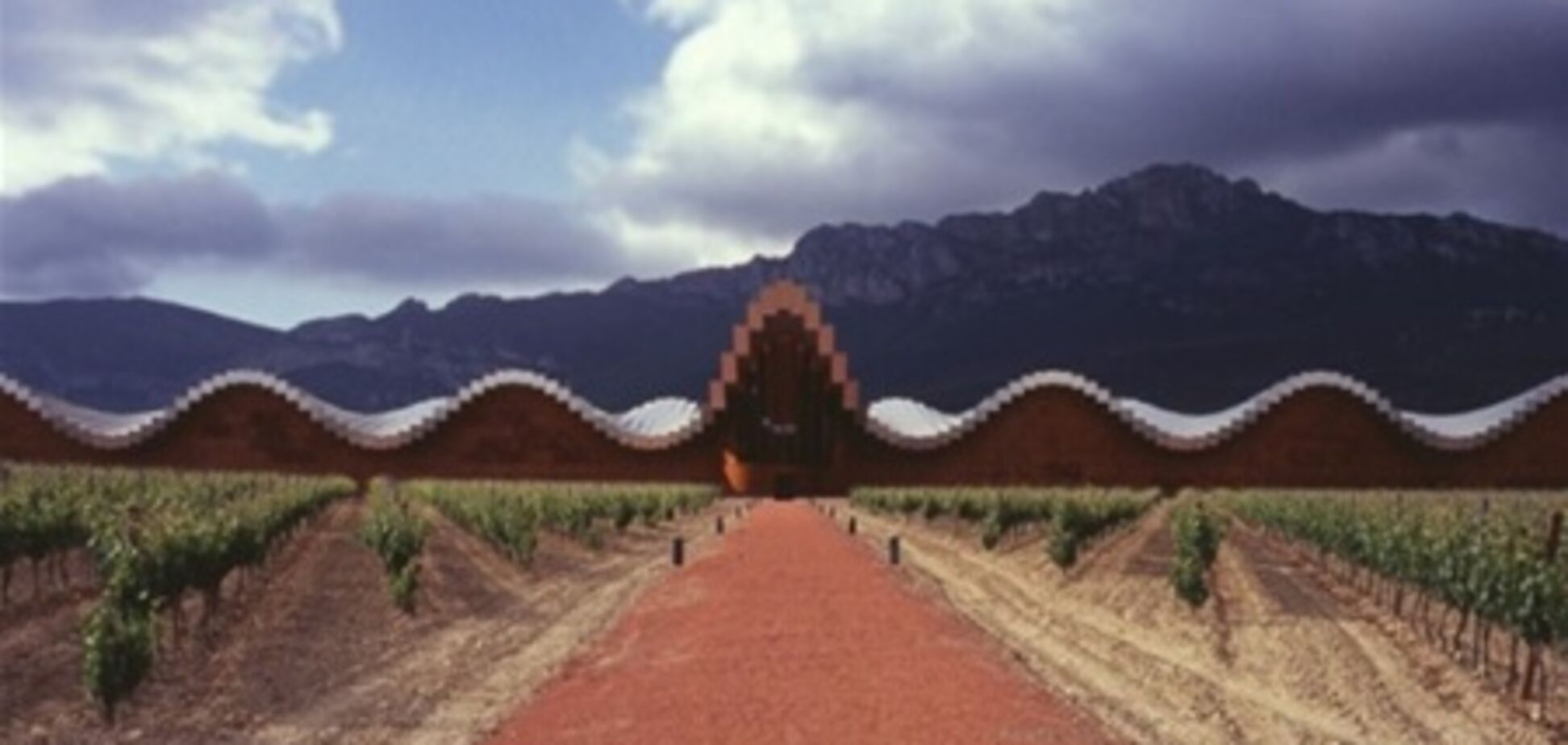 Фантастической архитектуры винодельня Ysios