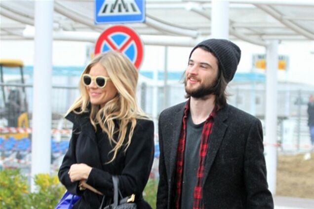 Миллер с бойфрендом гуляют по Венеции