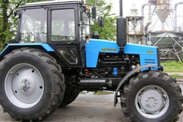 На Львівщині мікроавтобус влетів у трактор: постраждали дев'ять осіб