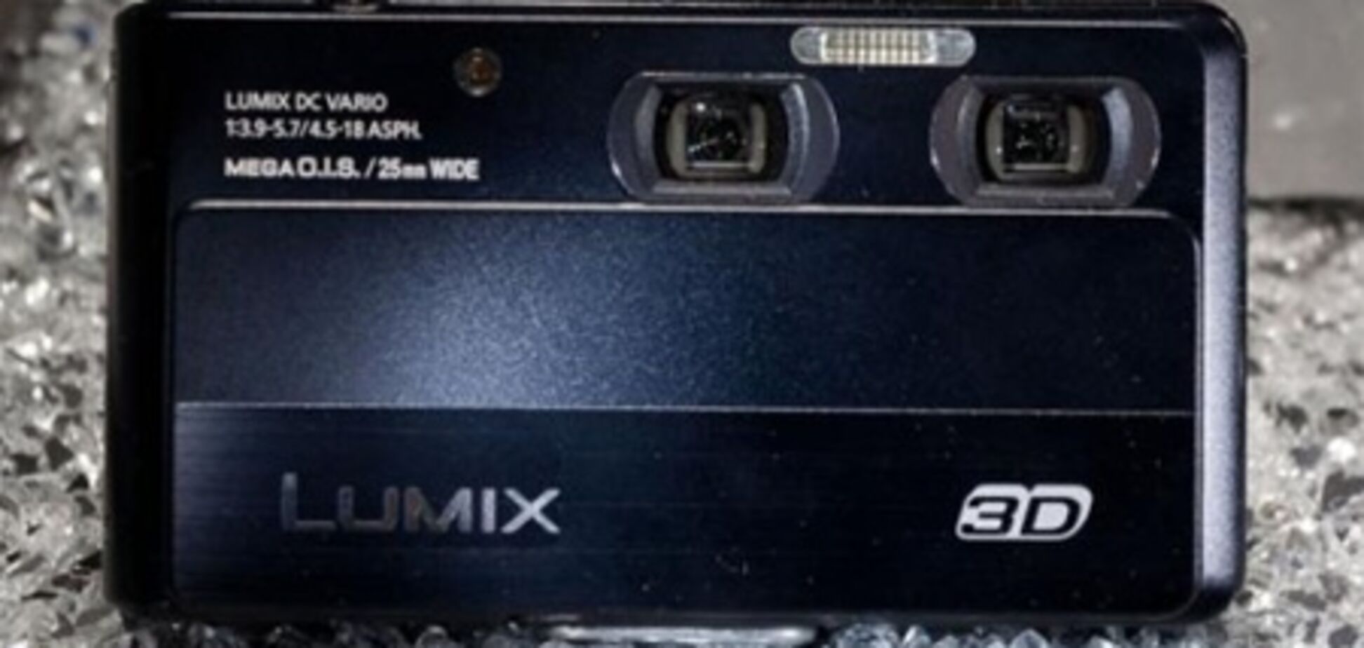 Panasonic показал свой первый 3D-фотоаппарат
