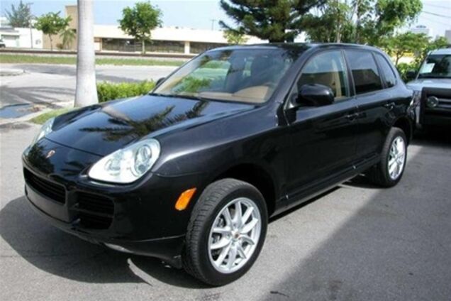 В Киеве угнали Porsche Cayenne и BMW M3