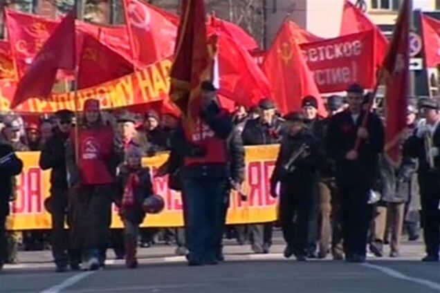 Комуністи вийдуть святкувати 'червоний день календаря'