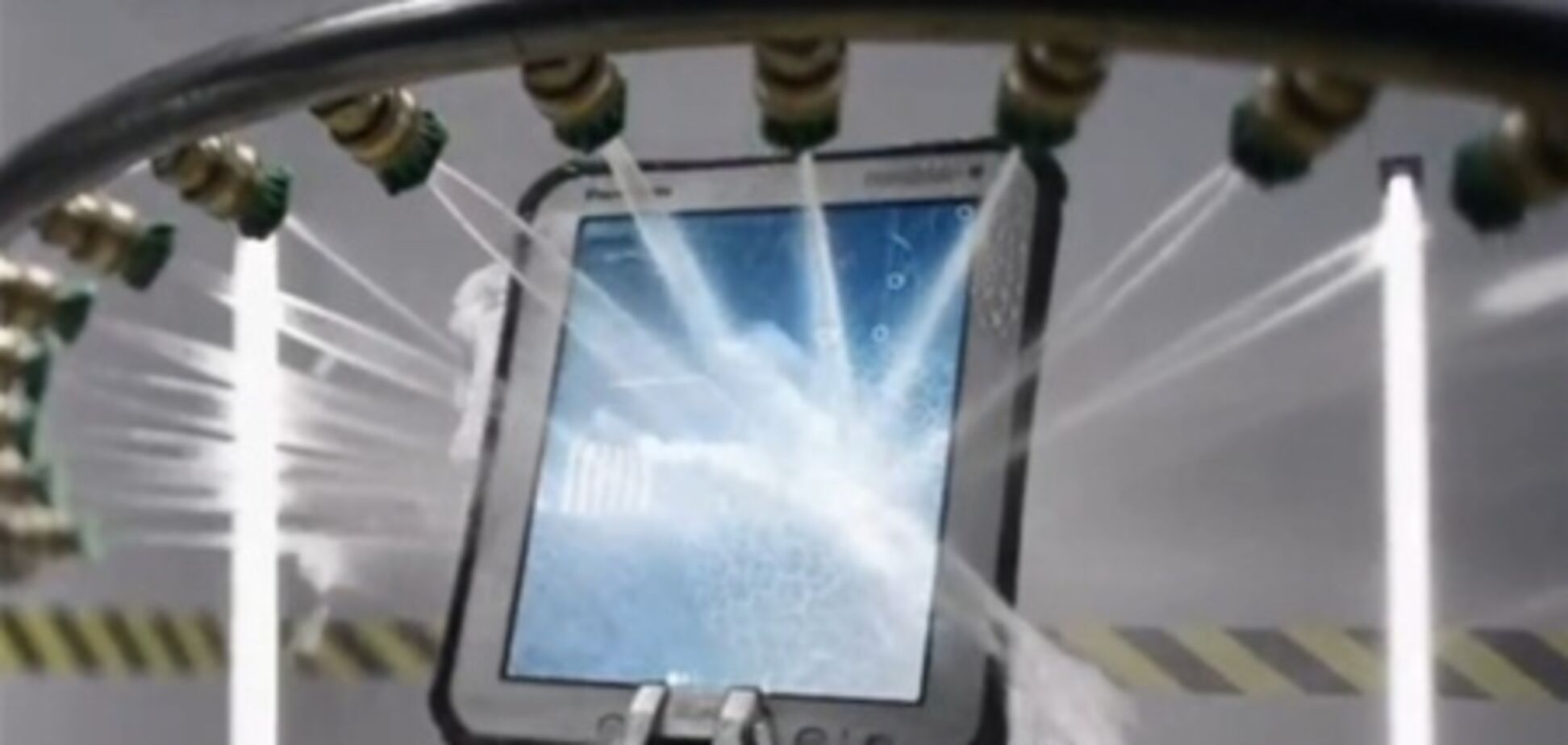 Panasonic представил два неубиваемых планшета. Фото