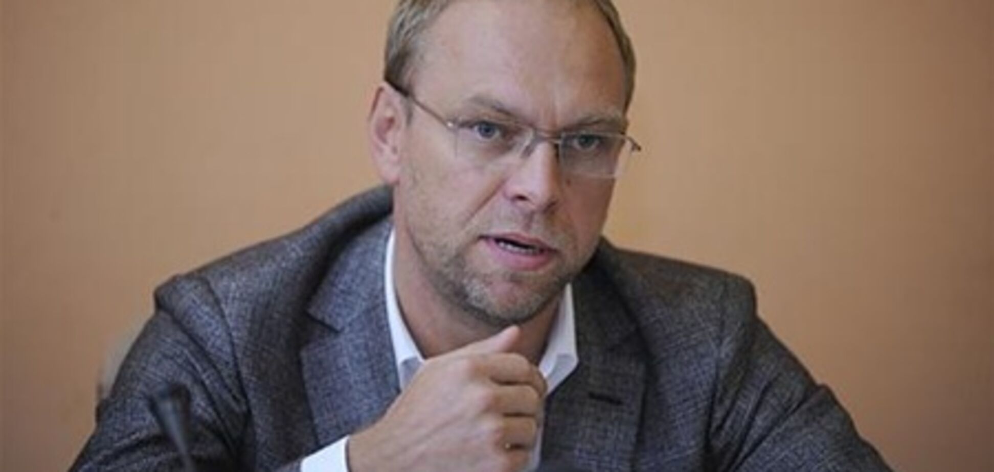 Власенко: Тимошенко стало хуже - она не может самостоятельно ходить