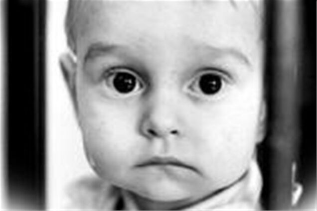 Риск ребенка стать сиротой на востоке Украины вчетверо выше, чем на западе