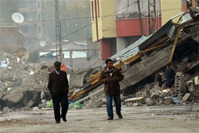 Землетрясение в Турции: разрушено 18 зданий, под завалами находятся люди 