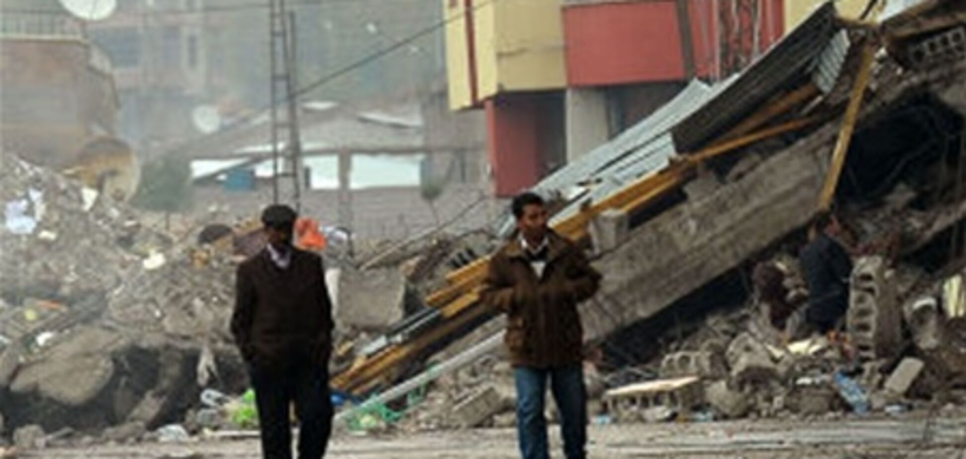 Землетрясение в Турции: разрушено 18 зданий, под завалами находятся люди