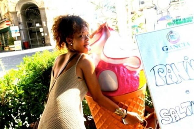 Рианна поделилась своим летом