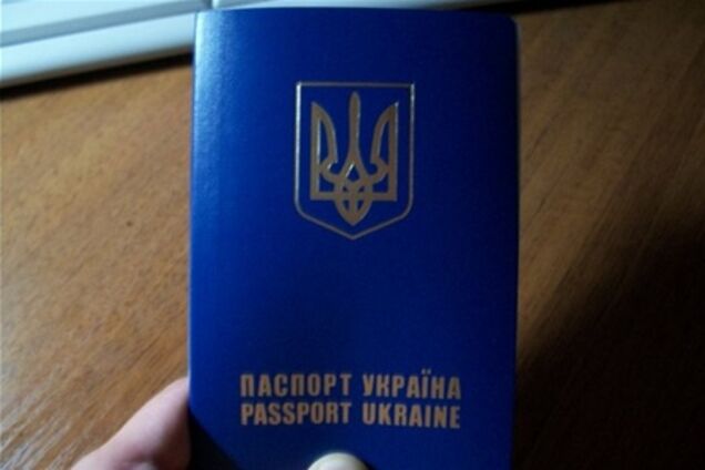Нові закордонні паспорти подорожчають у чотири рази