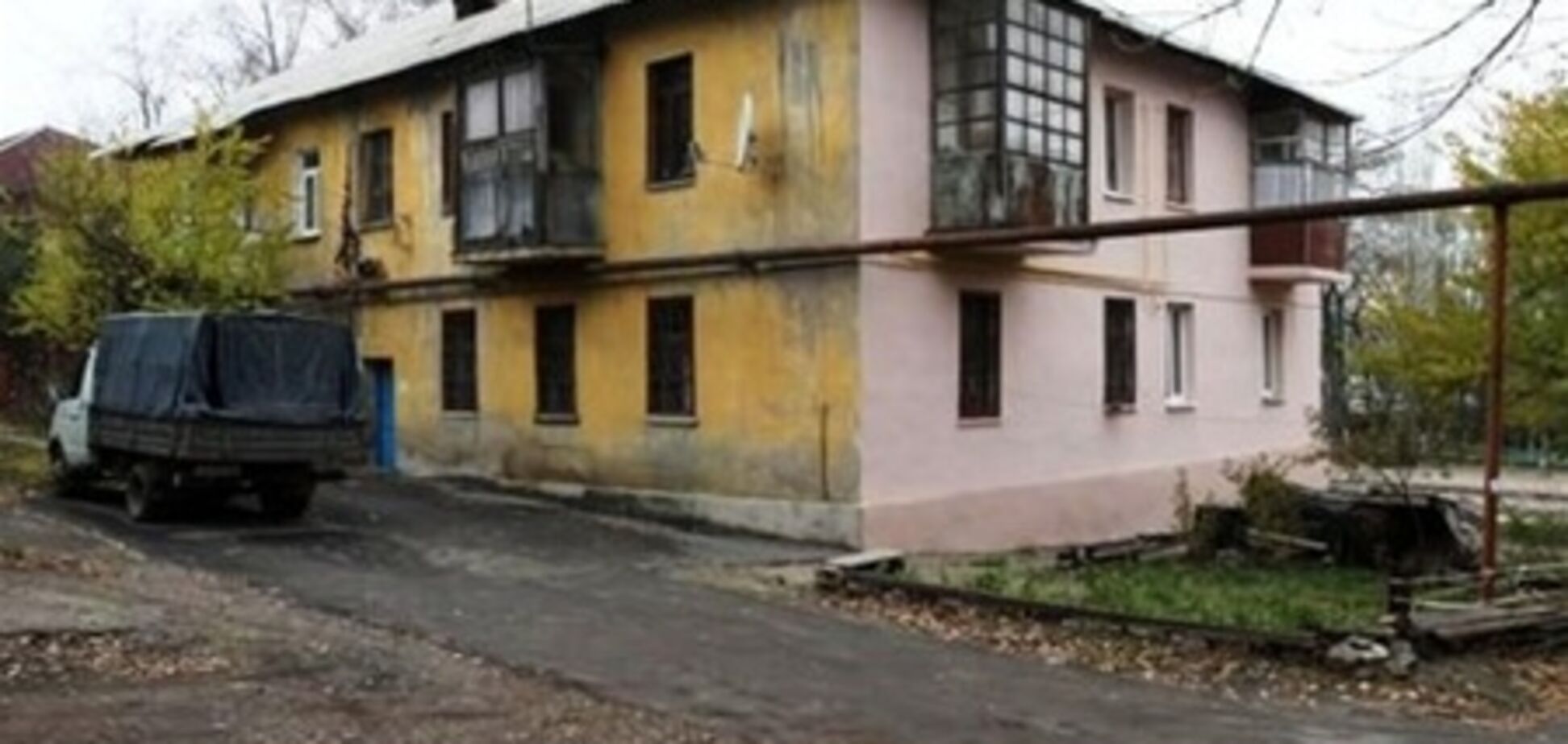 Подготовка к Евро-2012: дома в Донецке красят только с фасада...