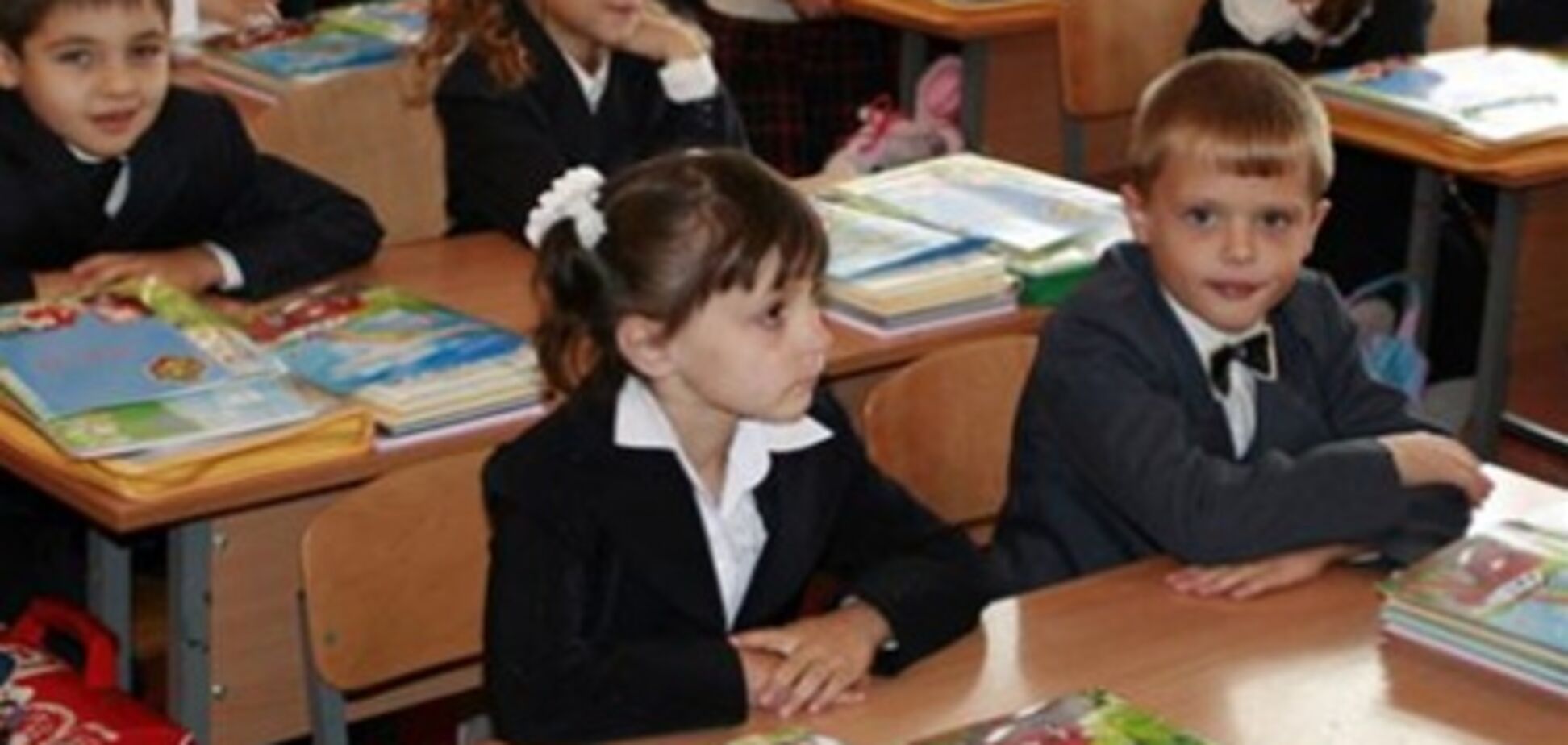 Дніпропетровськ. Учні заходитимуть до школи за пластиковими картками