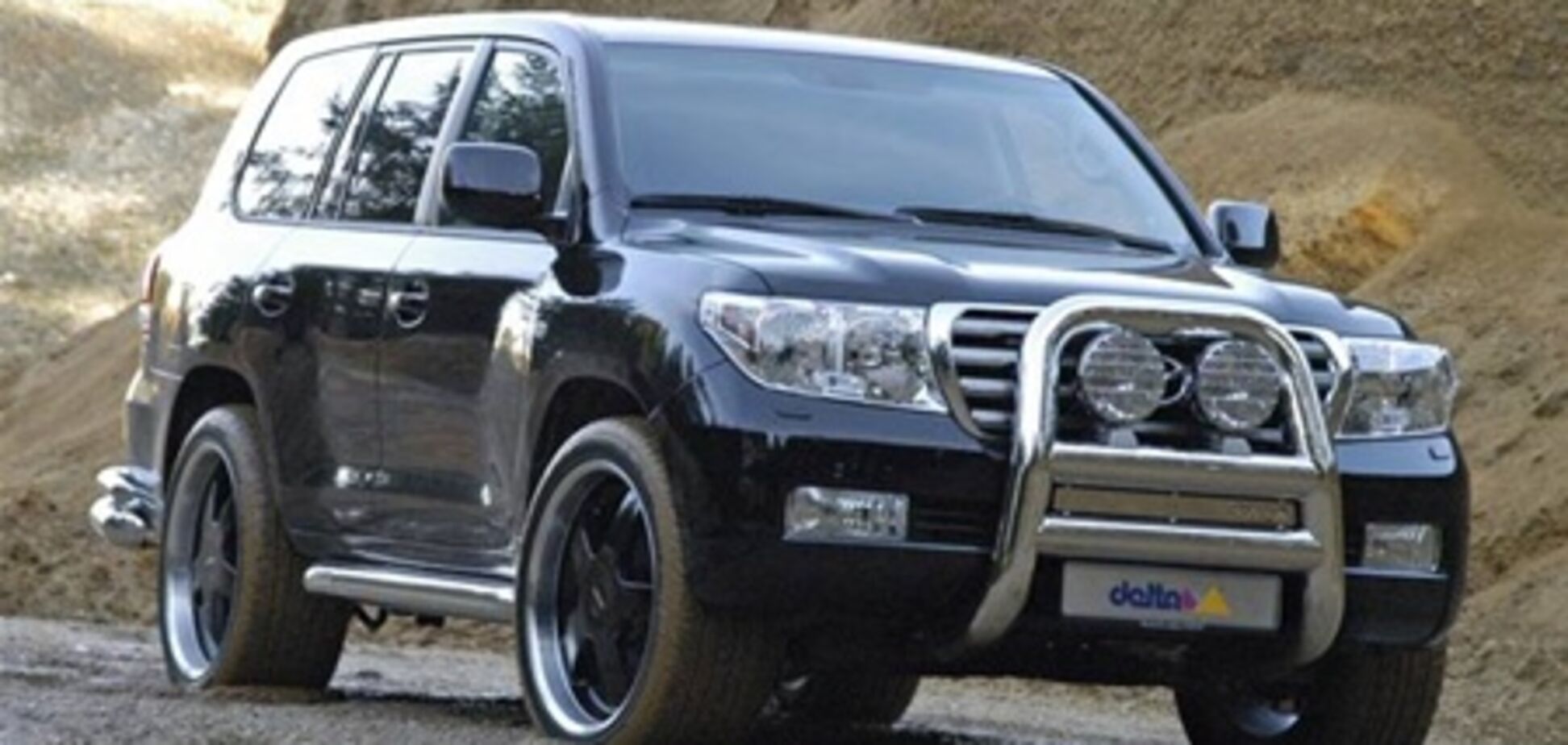 Ривненские чиновники купили внедорожник Тойота за 800 тыс. грн