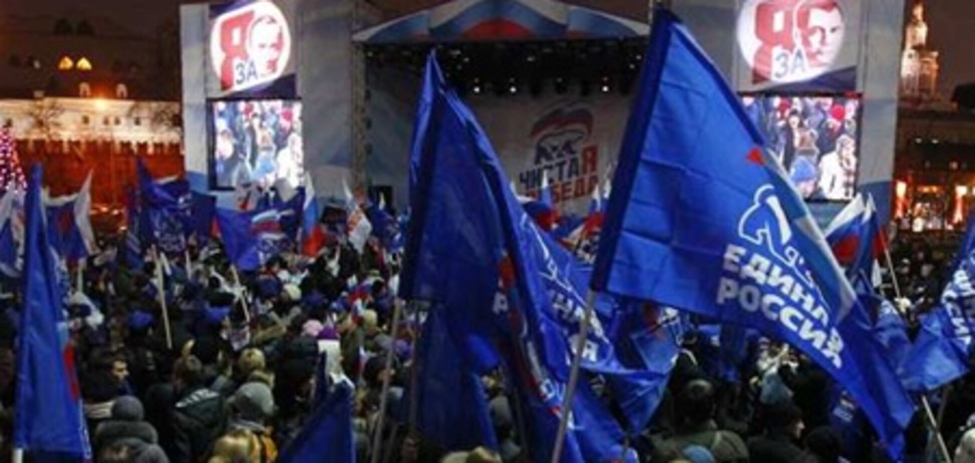 Путин и Медведев зазывают молодежь на митинг бесплатной едой и билетом в кино