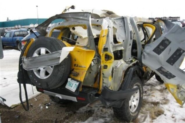 Парень по глупости взорвал свой внедорожник. Фото
