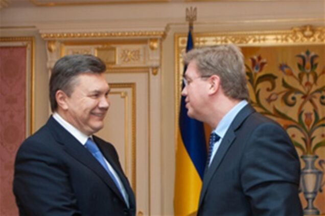 Єврокомісар зустрівся з Януковичем, а потім провідає Тимошенко