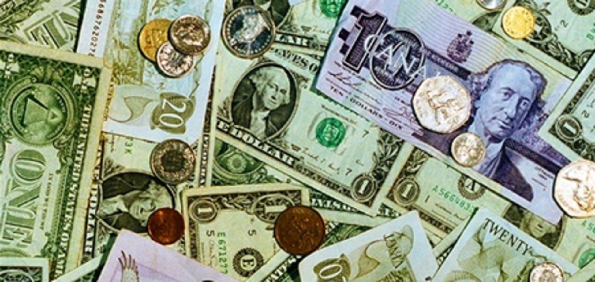 Из Украины активно вывозят валюту