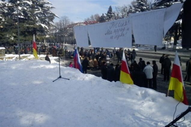 Прихильники Джиоєвої покинули центральну площу Цхінвалі