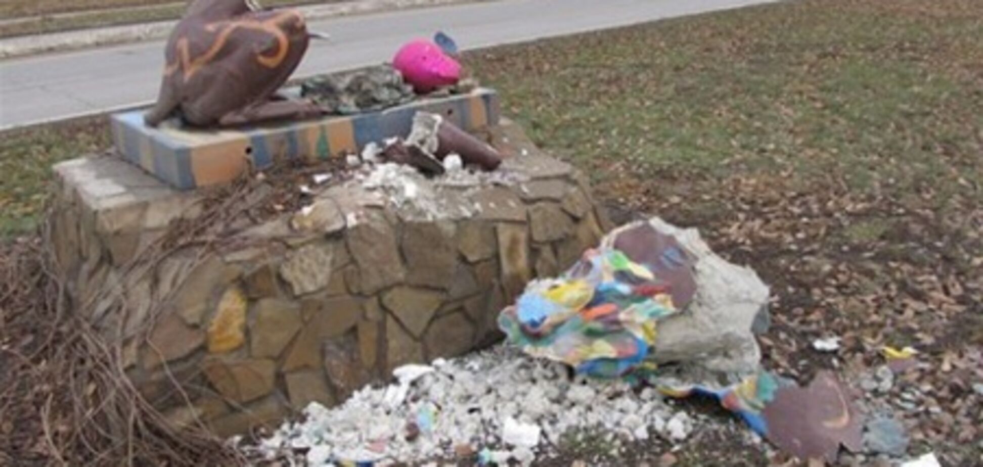 У Луганську знищили скульптуру лева, подаровану Львовом. Фото