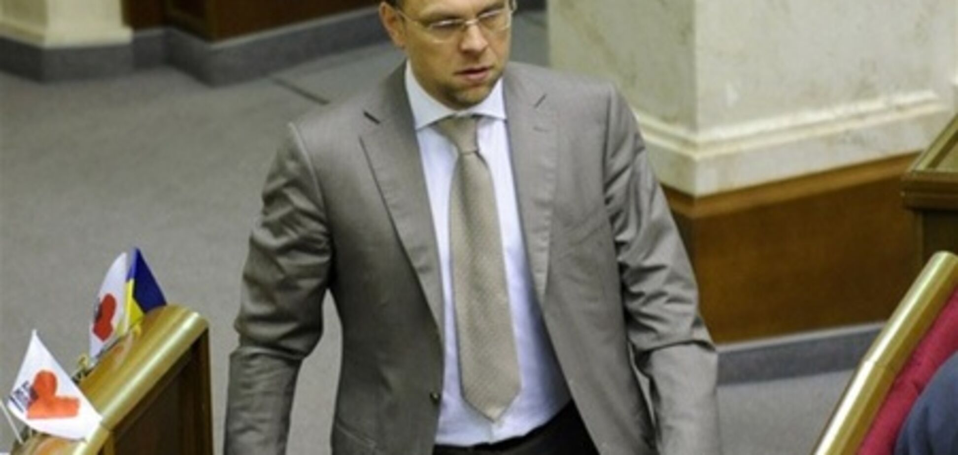 Тимошенко можуть потягти до суду силою - Власенко