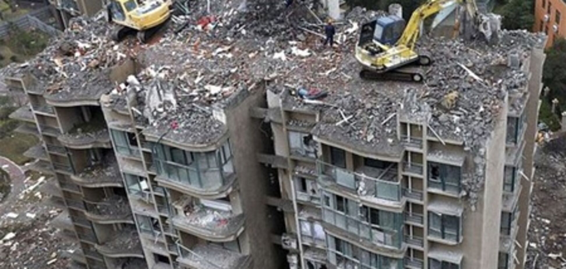 У Китаї завалився новий будинок, не витримавши вагу мешканців