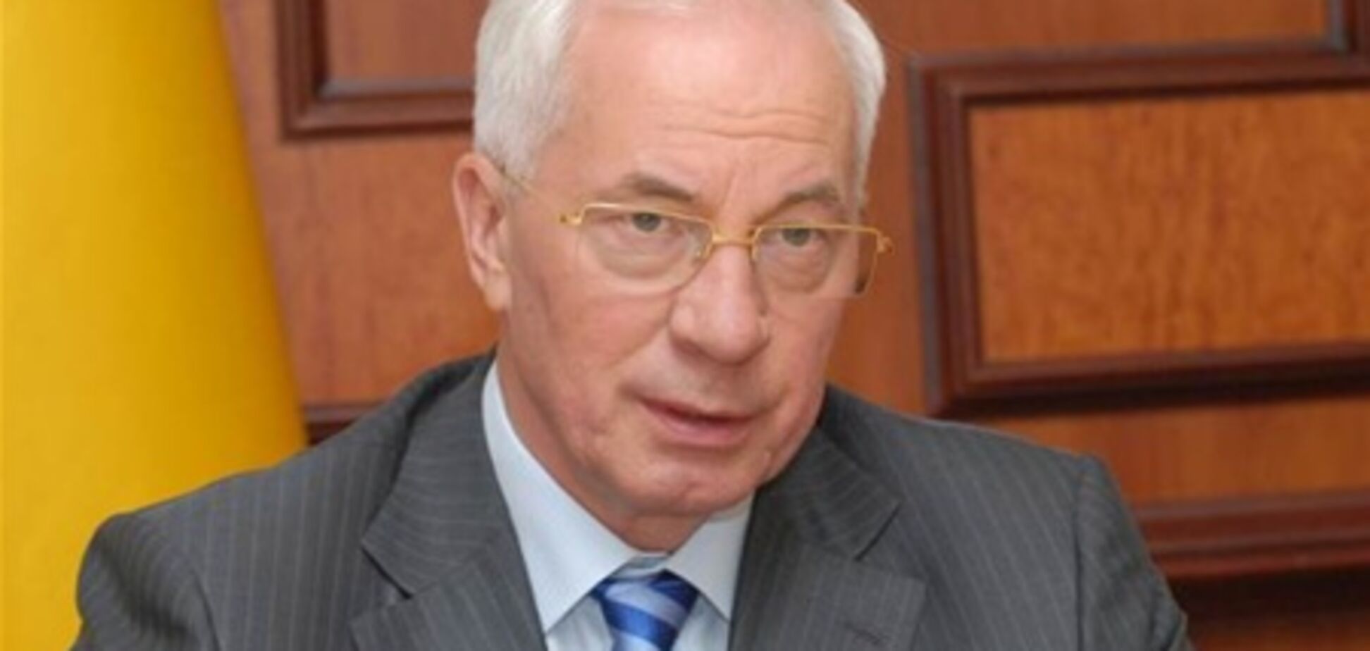 Азаров стурбований якістю дитячих товарів