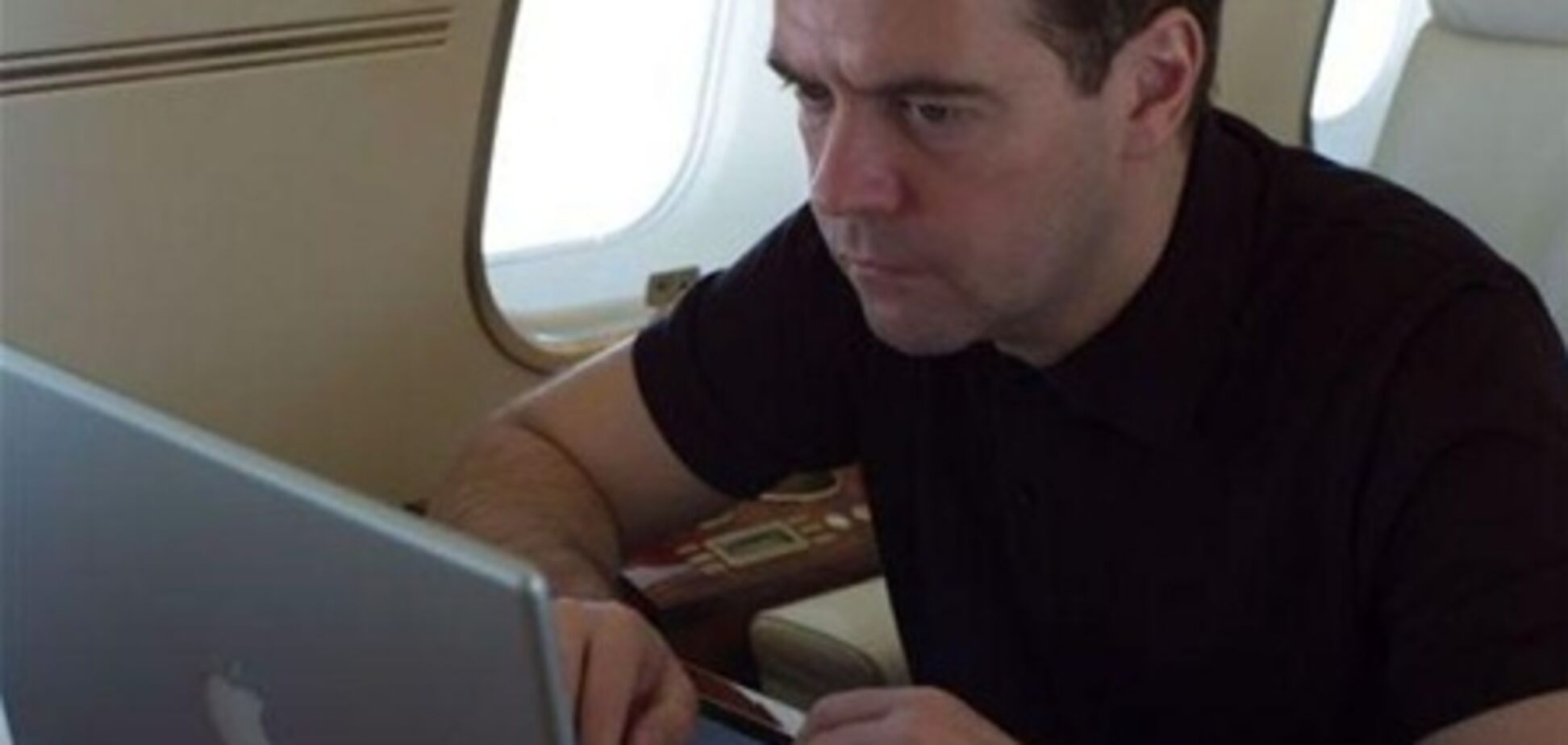В фейсбуке на Медведева посыпался негатив