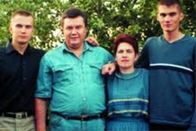 Сини Януковича записуються на прийом до батька