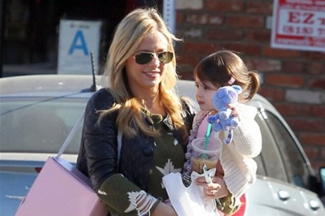 Геллар ведет дочь на танцы