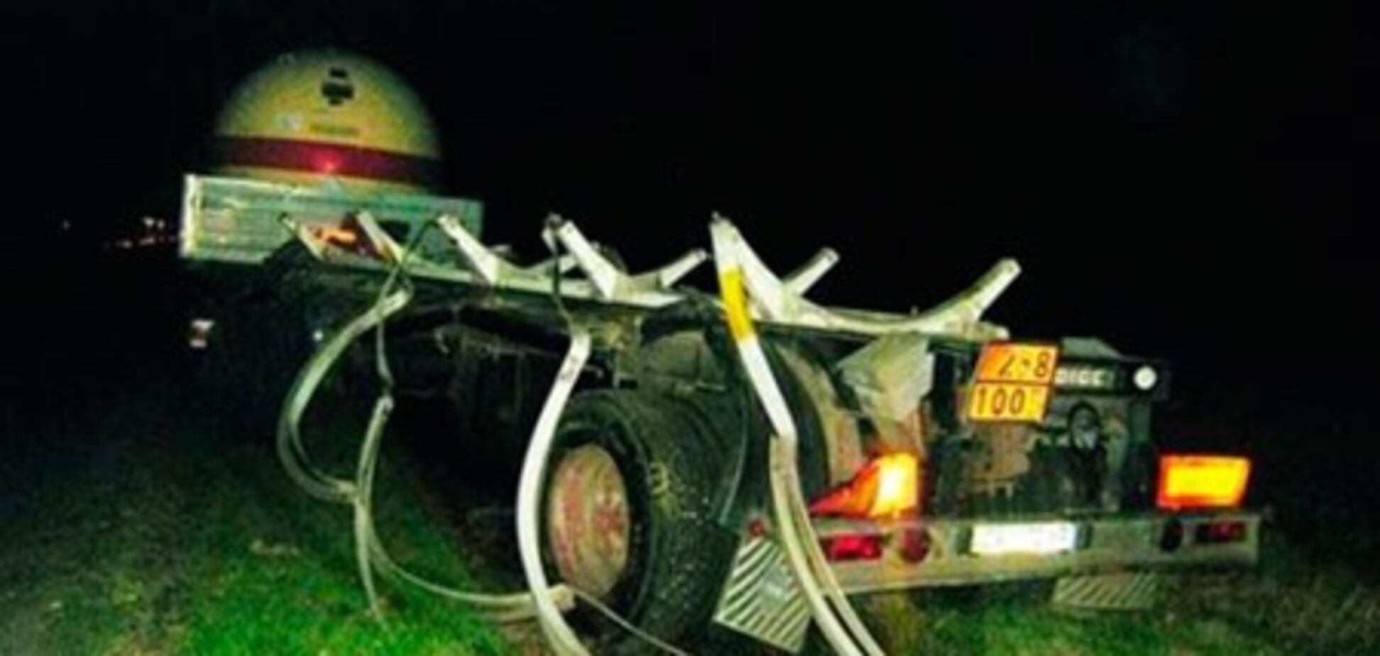 Крим. Через ДТП на трасу вилилося 200 літрів пального