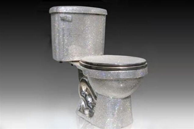 Японці створили гламурний унітаз з камінцями Сваровські