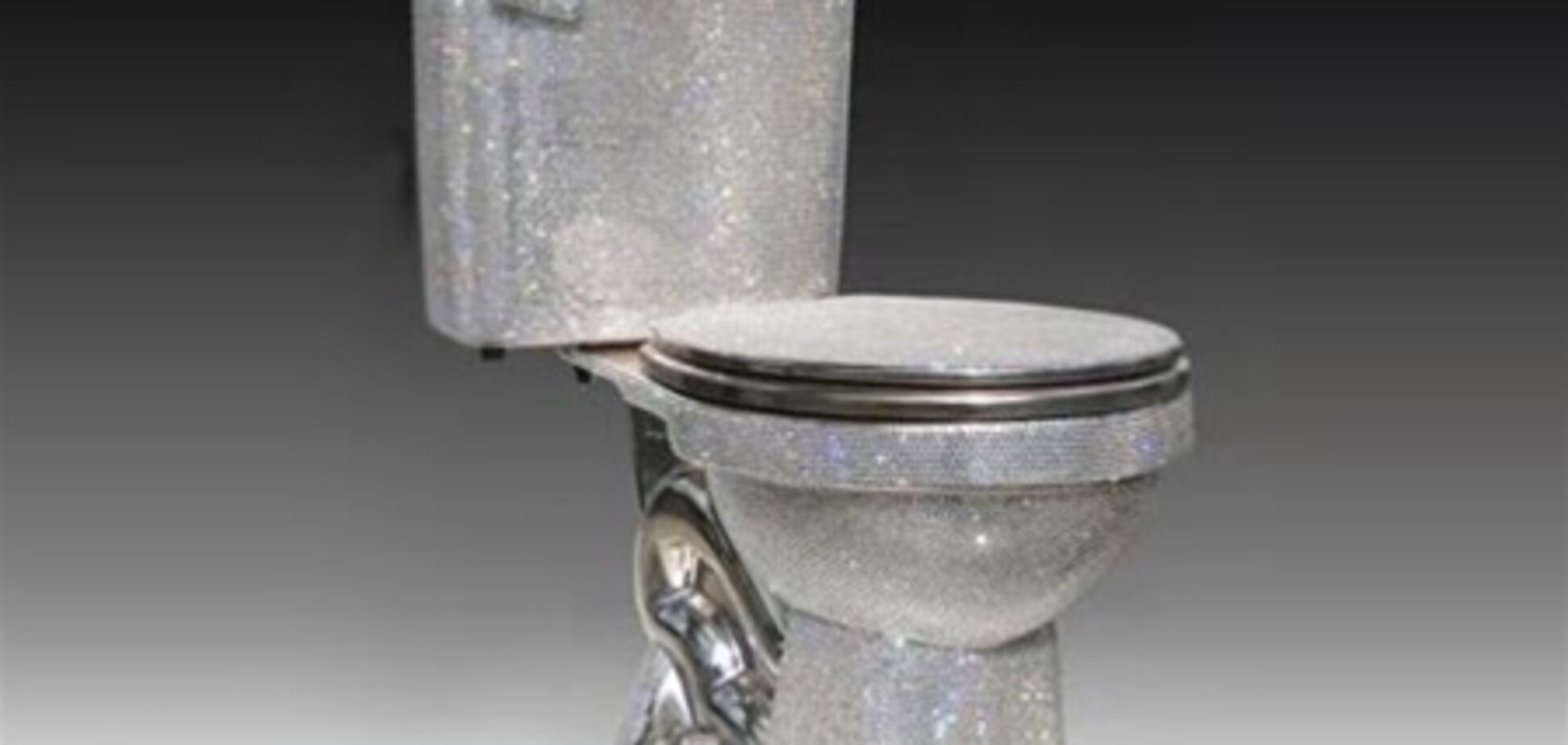 Японці створили гламурний унітаз з камінцями Сваровські